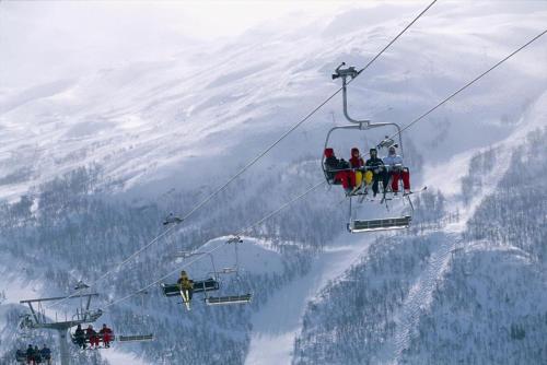 a group of people riding on a ski lift at Koselig Hytte i Hemsedal in Hemsedal