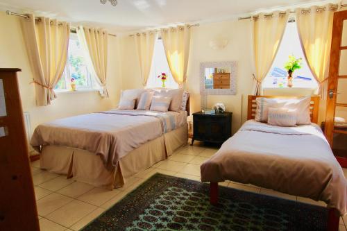Ένα ή περισσότερα κρεβάτια σε δωμάτιο στο Bunny Meadows Holiday Farmhouse near Carmarthen & Pembrokeshire