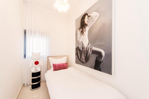 Afbeelding uit fotogalerij van Art In The City By Five Stay in Tel Aviv