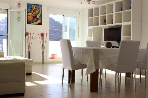 "Costa del Sol balcony with sea and montain view - Prime location!"