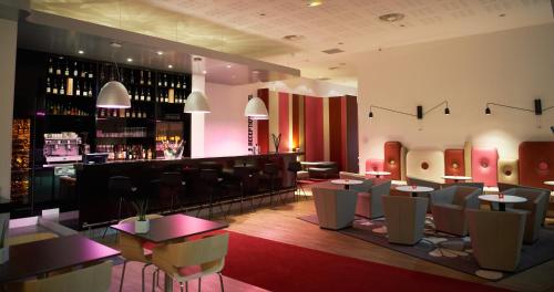 Lounge atau bar di Mercure Cholet Centre
