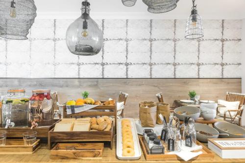 a kitchen with a table with food on it at BYPILLOW Velázquez 45 in Madrid