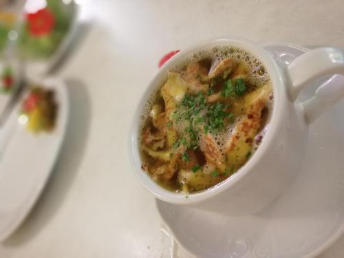 ホテルの敷地内または近くでの食事または食べ物