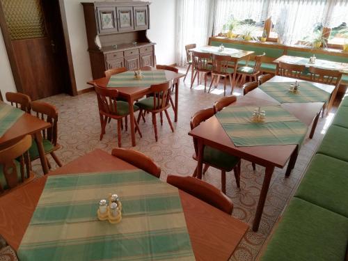 Raffelwirtにあるレストランまたは飲食店