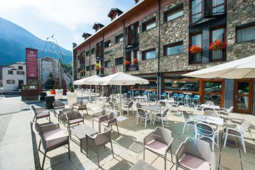 Un restaurante o sitio para comer en SOMMOS Hotel Aneto