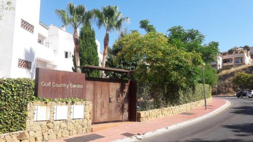 "Costa del Sol balcony with sea and montain view - Prime location!"