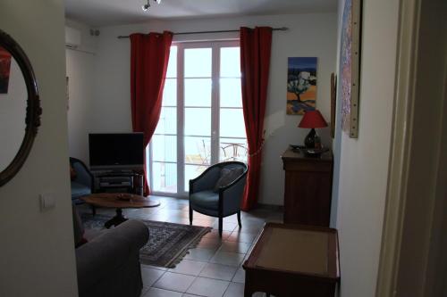 Zona d'estar a Appartement Avec Patio Et Garage Centre Ville Et Plage