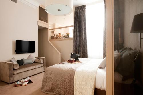 Claverley Court Apartments Knightsbridgeにあるベッド