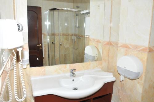 Ένα μπάνιο στο Grand Hotel Orient Braila