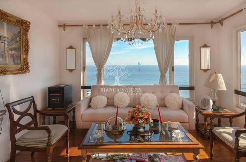a living room with a couch and a table at Hotel Bianca Boutique in Viña del Mar