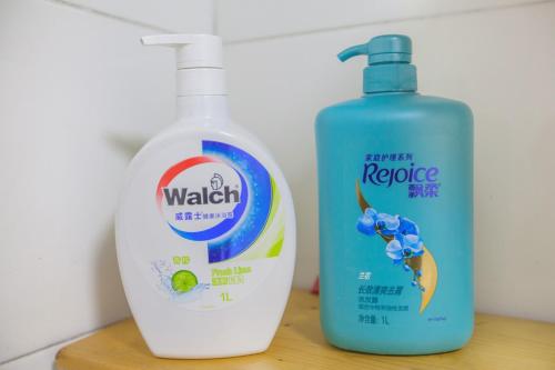 two bottles of detergent sitting next to each other at Wuhan Wuchang·Wuchang River Beach· Locals Apartment 00139250 in Wuhan