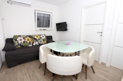 Apartments Dora