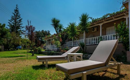 Κήπος έξω από το Vasiliki Apartments