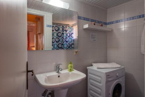 Ένα μπάνιο στο Vasiliki Apartments