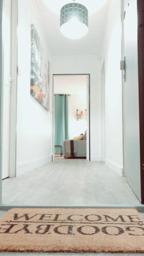 a rug on the floor in a room with a bedroom at Les Clés du Bonheur by Beds4Wanderlust, 47m2 avec Terrasse privative & Parking-RER B TGV 10min-Orly 20min in Massy