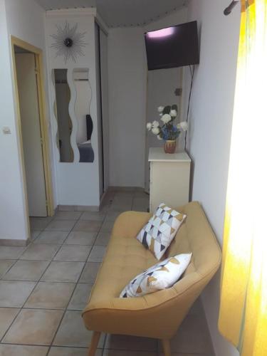 a living room with a couch in a room at Coralia BAYALOCATION in Sainte-Luce