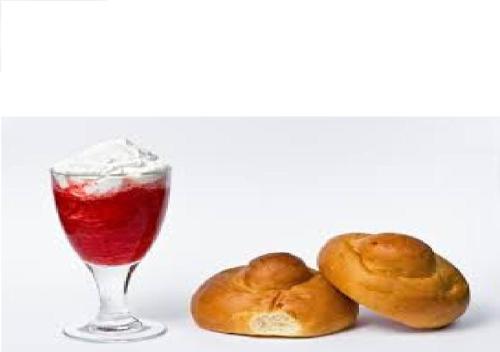 ein Getränk, ein paar Bagels und ein Glas in der Unterkunft B&B del Centro in Capo dʼOrlando