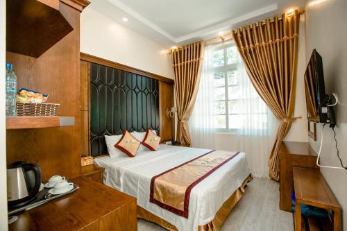 Afbeelding uit fotogalerij van HaLong Starlight Inn & Travel in Ha Long