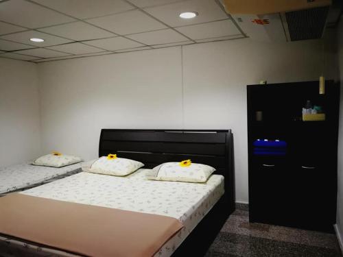 Postel nebo postele na pokoji v ubytování PuengLuang Hotel