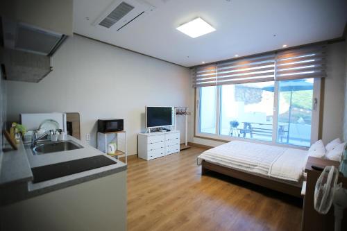 Gallery image of Flora hostelpension in Yeosu