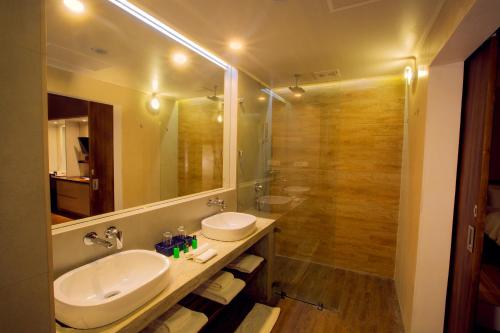 Kylpyhuone majoituspaikassa Sevana City Hotel