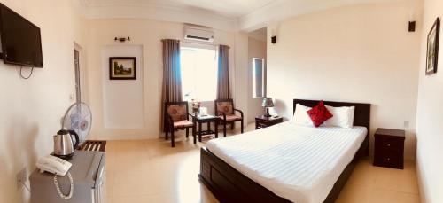 Giường trong phòng chung tại Nam Long Plus Hotel