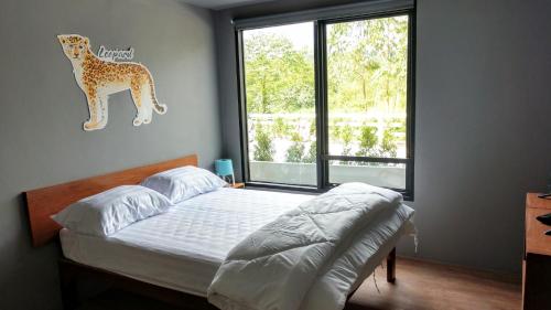Postel nebo postele na pokoji v ubytování LAN LAY Resort (ลานเล รีสอร์ท)