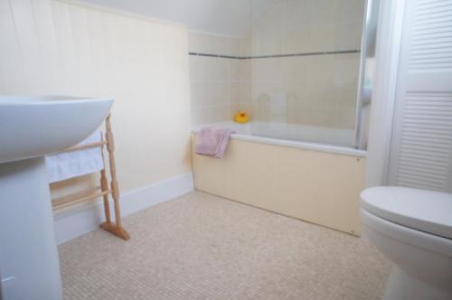 Koupelna v ubytování No. 2 Smith Cottages