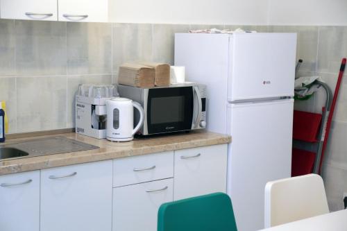 Kuhinja oz. manjša kuhinja v nastanitvi Petars Apartment