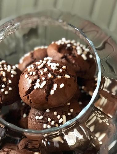 a glass bowl filled with chocolate donuts with sprinkles at Hotel Cora in Carate Brianza