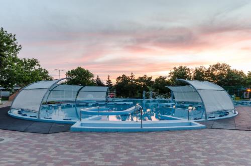 a water park with two water slides in a building at Hunguest Hotel Aqua Sol in Hajdúszoboszló
