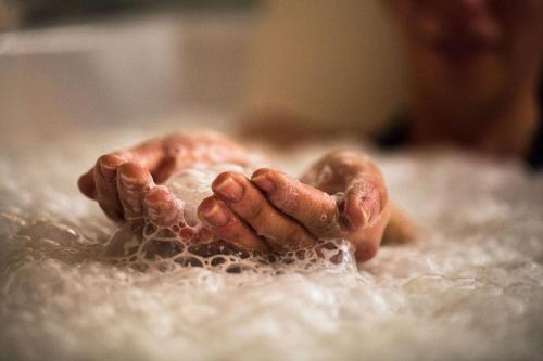 a person with their hands in the sand at La Bouitte - Hôtel Relais & Châteaux in Saint-Martin-de-Belleville