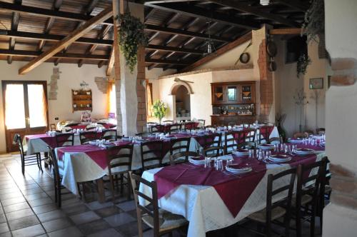 Restaurant ou autre lieu de restauration dans l'établissement Agriturismo S´Aranada