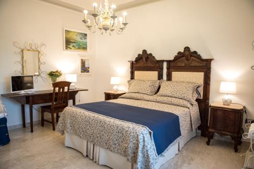 a bedroom with a bed and a desk and a desk at B&B La Vetta -petite SPA- in Potenza