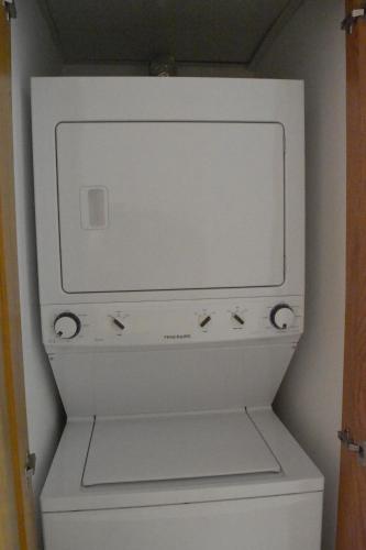 a white washer and dryer in a bathroom at Las Olas by Destinos1a in Juan Dolio