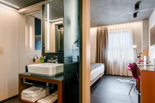 Hotel Metropolis tesisinde bir banyo