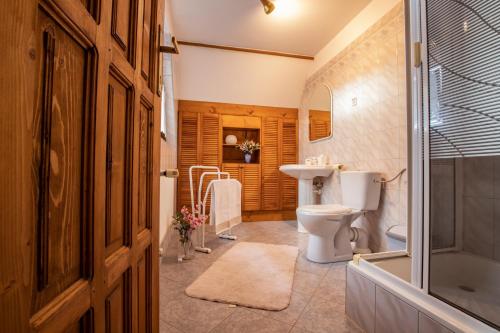 Ванная комната в Oleksandra Protsenko "Oleńka" Willa Asieńka