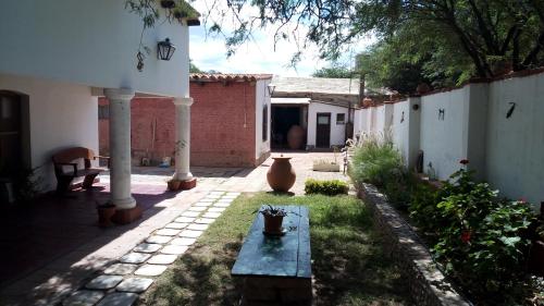 a courtyard of a house with a bench in the yard at Las Tinajas de San Carlos in San Carlos