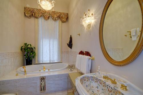 Koupelna v ubytování Amethyst Inn