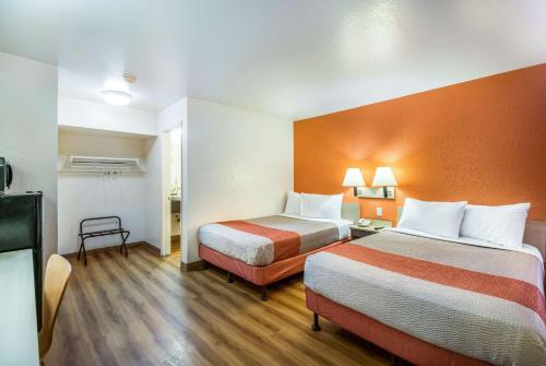a room with two beds in a hotel room at Motel 6-Youngtown, AZ - Phoenix - Sun City in Youngtown