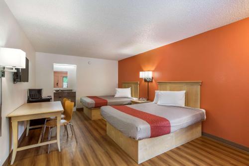 Tempat tidur dalam kamar di Motel 6-Macclenny, FL