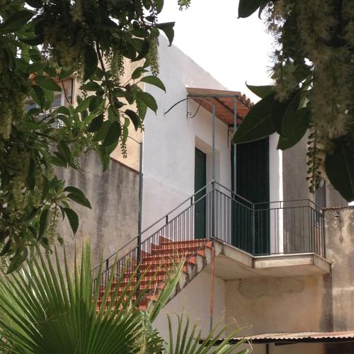 Το κτήριο όπου στεγάζεται  the country house