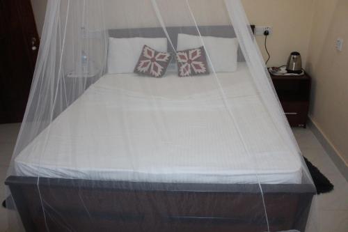 Una cama o camas en una habitación de Pidurangala Villas