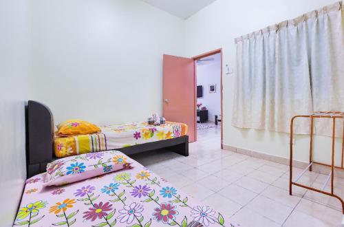a bedroom with two beds and a mirror at Homestay Rini Zikry in Skudai