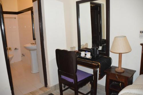 Koupelna v ubytování Hotel Shahi Garh