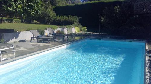 Piscina a La MoMA o a prop
