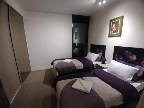 En eller flere senger på et rom på Camberwell Burke Road Apartment
