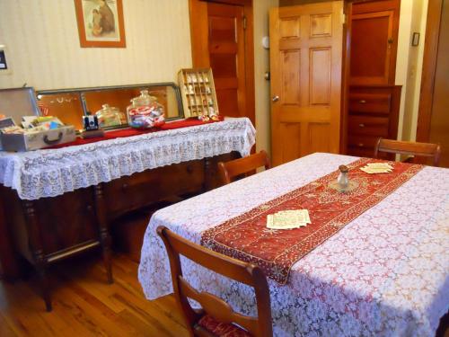 a dining room with two tables and a tableablish at Little River Inn Motel in Leon