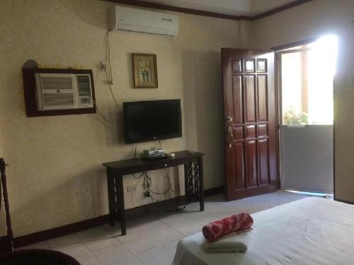TV a/nebo společenská místnost v ubytování Sunrise Apartelle