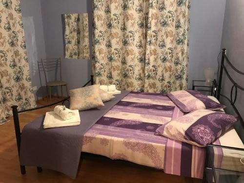 a bedroom with a bed with towels on it at Appartamento Libeccio in Finale Ligure
